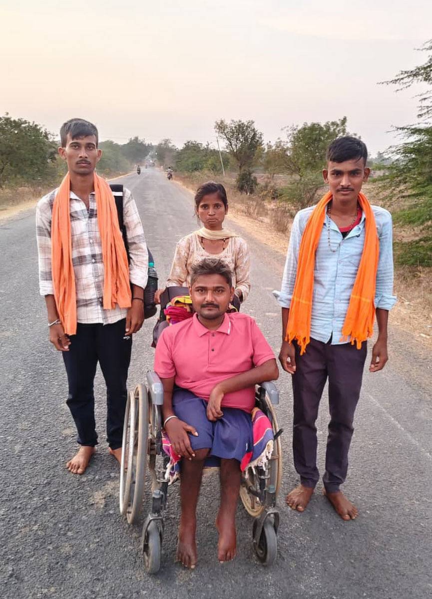 ಗದಗ ಜಿಲ್ಲೆ ನೀಲಗುಂದ ಗ್ರಾಮದ ಶರಣಬಸಯ್ಯ ಹಿರೇಮಠ ಅವರು ತ್ರಿಚಕ್ರ ಸೈಕಲ್‌ನಲ್ಲಿ ಕೊಟ್ಟೂರು ಸುಕ್ಷೇತ್ರಕ್ಕೆ ಬರುವುದು ಗಮನ ಸೆಳೆಯಿತು