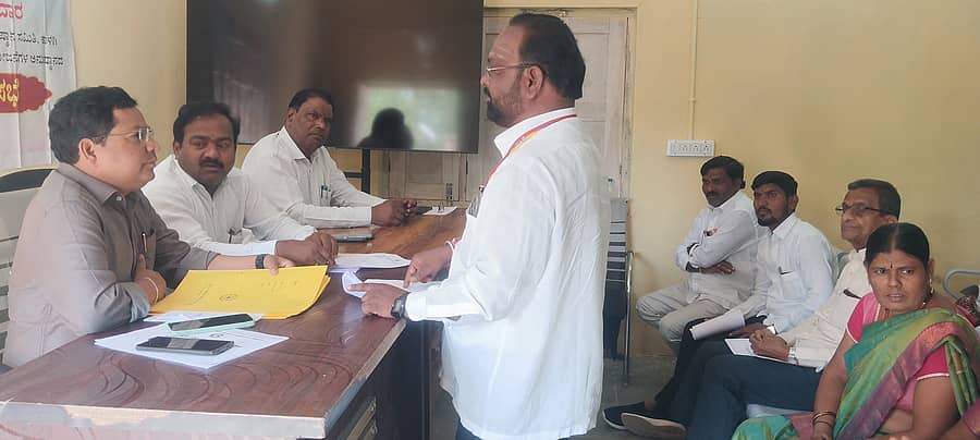 ಕಾಳಗಿ ತಾಲ್ಲೂಕು ಪಂಚ ಗ್ಯಾರಂಟಿ ಯೋಜನೆಗಳ ಪ್ರಗತಿ ಪರಿಶೀಲನಾ ಸಭೆ ಗುರುವಾರ ಜರುಗಿತು