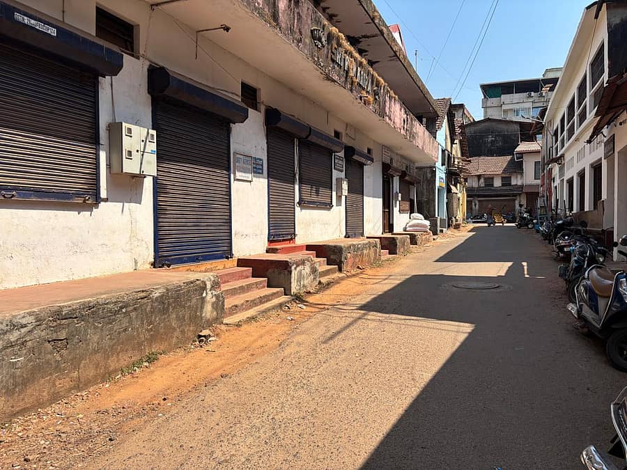 <div class="paragraphs"><p>ಜನರಿಲ್ಲದೇ ಬಿಕೊ ಎನ್ನುತ್ತಿದ್ದ ಮಂಗಳೂರಿನ ಹಳೆ ಬಂದರು ಸಗಟು ಮಾರುಕಟ್ಟೆ ಪ್ರದೇಶ</p></div>