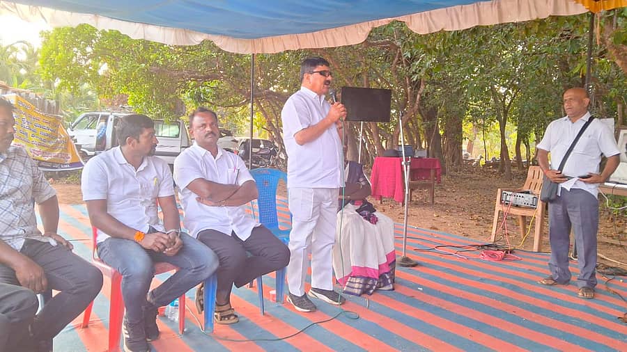 ತೀರ್ಥಹಳ್ಳಿ ತಾಲ್ಲೂಕಿನ ಸಾಲೂರು ಗ್ರಾಮದ ಅರಮನೆ ಬ್ಯಾಣ ಉಳಿಸಿ ಪಾದಯಾತ್ರೆ ಉದ್ದೇಶಿಸಿ ಶಾಸಕ ಆರಗ ಜ್ಞಾನೇಂದ್ರ ಮಾತನಾಡಿದರು