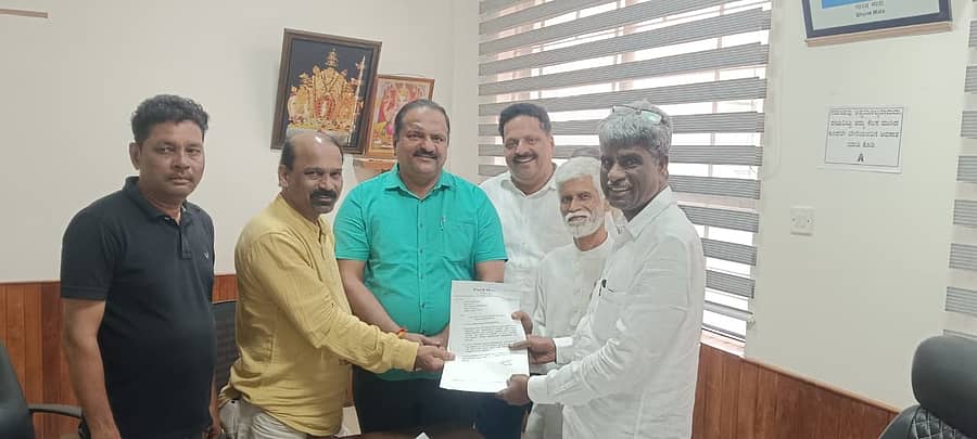 ಸಂಸದ ಕೋಟ ಶ್ರೀನಿವಾಸ ಪೂಜಾರಿ ಅವರಿಗೆ ಮನವಿ ಸಲ್ಲಿಸಲಾಯಿತು