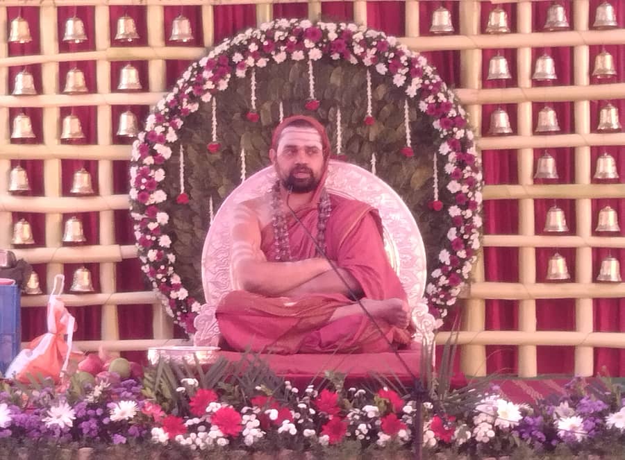 ಕನಗೆರೆಯಲ್ಲಿ ನಡೆದ ಸಪರಿವಾರ ರಂಗನಾಥೇಶ್ವರ ಸ್ವಾಮಿಯ ಪ್ರತಿಷ್ಠಾ ಮಹೋತ್ಸವ ಮತ್ತು ಮಹಾಕುಂಭಾಭಿಷೇಕ ಕಾರ್ಯಕ್ರಮದಲ್ಲಿ ಶೃಂಗೇರಿ ಶಾರದ ಪೀಠದ ವಿಧುಶೇಖರ ಭಾರತೀ ಸ್ವಾಮೀಜಿ ಆಶೀರ್ವಚನ ನೀಡಿದರು