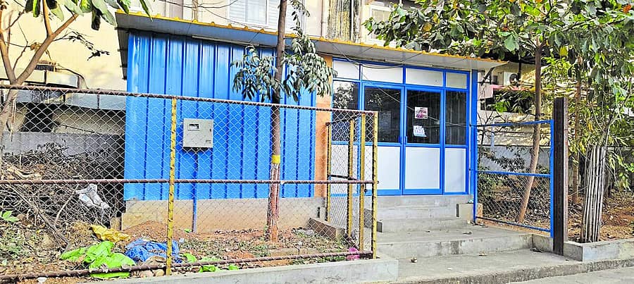 <div class="paragraphs"><p>ಪೀಣ್ಯ 2ನೇ ಹಂತದ ಜಲಮಂಡಳಿ ಕಚೇರಿಯ ಆವರಣದಲ್ಲಿ ಇರುವ ಶುದ್ಧ ಕುಡಿಯುವ ನೀರಿನ ಘಟಕ</p></div>