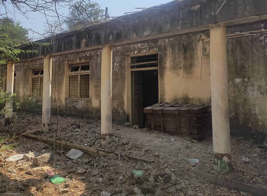 ಶಹಾಪುರ ನಗರದ ಹಳೆ ತಹಶೀಲ್ದಾರ್‌ ಕಟ್ಟಡ ಒಡೆದು ಹಾಕಿರುವುದು