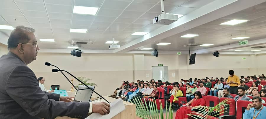 ಕಾರ್ಯಕ್ರಮದಲ್ಲಿ ಡಾ.ಟಿ.ನವೀನ್ ಮಾತನಾಡಿದರು