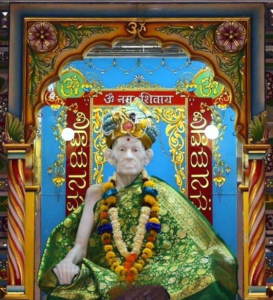 <div class="paragraphs"><p>ಹುಬ್ಬಳ್ಳಿಯ ಸಿದ್ಧಾರೂಢ ಮಠದ ಕೈಲಾಸ ಮಂಟಪ ಪೂಜಾ ಮಂಟಪದಲ್ಲಿ ಚಿನ್ನ ಹಾಗೂ ಬೆಳ್ಳಿಯ ತೆಳುವಾದ ಪದರಗಳಿಂದ ಓ ನಮಃ ಶಿವಾಯ, ಶಿವಾಯ ನಮಃ ಎಂದು ಬರೆದಿರುವುದು&nbsp;</p></div>