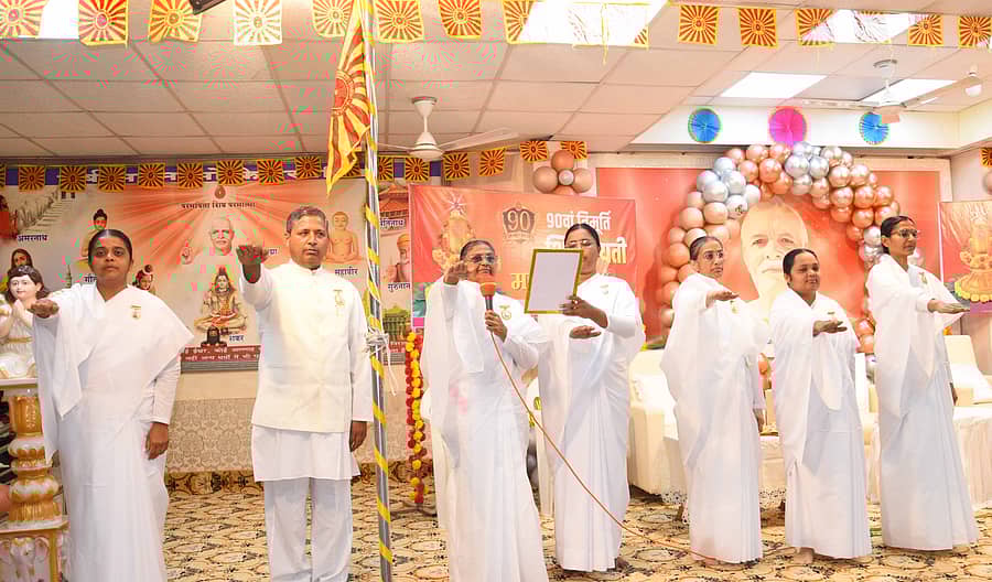 ಬ್ರಹ್ಮಕುಮಾರಿ ಈಶ್ವರೀಯ ವಿಶ್ವವಿದ್ಯಾಲಯದಿಂದ ಬೀದರ್ನಲ್ಲಿ ಶುಕ್ರವಾರ ಏರ್ಪಡಿಸಿದ್ದ ಕಾರ್ಯಕ್ರಮದಲ್ಲಿ ಪ್ರತಿಜ್ಞೆ ಸ್ವೀಕರಿಸಲಾಯಿತು