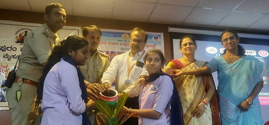 ಮೈಸೂರಿನ ಮಹಾರಾಣಿ ಮಹಿಳಾ ವಿಜ್ಞಾನ ಕಾಲೇಜಿನಲ್ಲಿ ನಡೆದ ಮಾದಕ ವಸ್ತು ದುರ್ಬಳಕೆ ಜಾಗೃತಿ ಕಾರ್ಯಕ್ರಮವನ್ನು ಸಿಪಿಐ ಬಿ.ಎಸ್.ರವಿಶಂಕರ್ ಉದ್ಘಾಟಿಸಿದರು