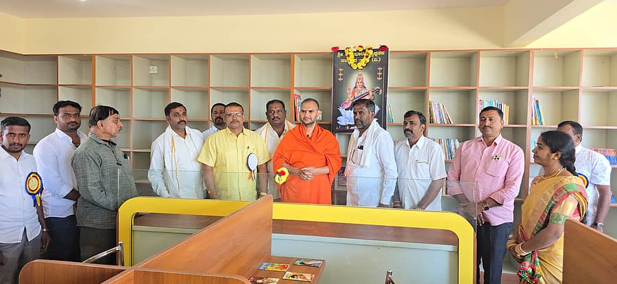 ಆನೇಕಲ್‌ ತಾಲ್ಲೂಕಿನ ಅತ್ತಿಬೆಲೆಯ ಜಯಭಾರತಿ ಆಂಗ್ಲ ಮಾಧ್ಯಮ ಶಾಲೆಯ ಆವರಣದಲ್ಲಿ ದಾನಿಗಳ ಸಹಾಯದಿಂದ ನಿರ್ಮಿಸಿರುವ 1ಕೋಟಿ ರೂ. ವೆಚ್ಚದ 5 ಕೊಠಡಿಗಳನ್ನು ಉದ್ಘಾಟಿಸಲಾಯಿತು