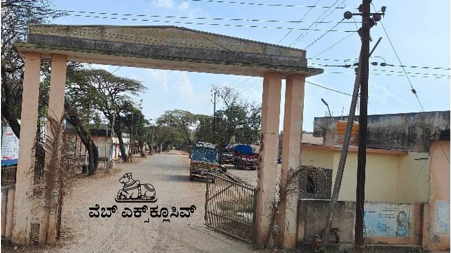 <div class="paragraphs"><p>ಹಾವೇರಿ ಗುತ್ತಲ ರಸ್ತೆಯಲ್ಲಿರುವ ಹತ್ತಿ ಮಾರುಕಟ್ಟೆ</p></div>