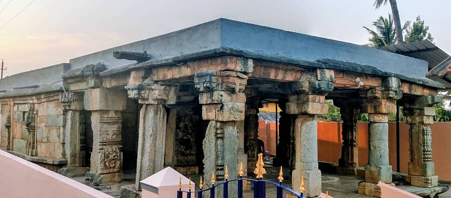 ಹಳೇಬೀಡಿನಲ್ಲಿ ಜೀರ್ಣೋದ್ಧಾರಗೊಂಡಿರುವ ಕುಂಬಳೇಶ್ವರ ದೇವಾಲಯ