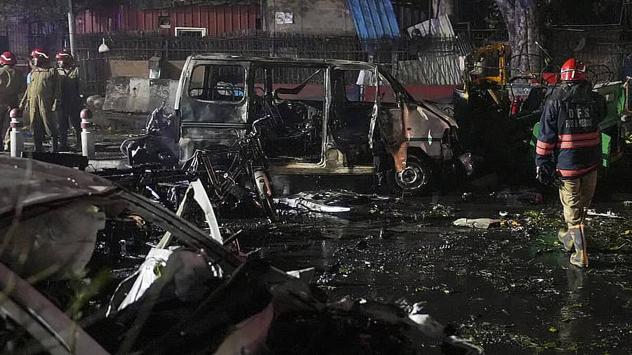 <div class="paragraphs"><p>ನವದೆಹಲಿಯ ಕೆಂಪು ಕೋಟೆ ಬಳಿ ಸ್ಫೋಟದ ಸ್ಥಳದ</p></div>