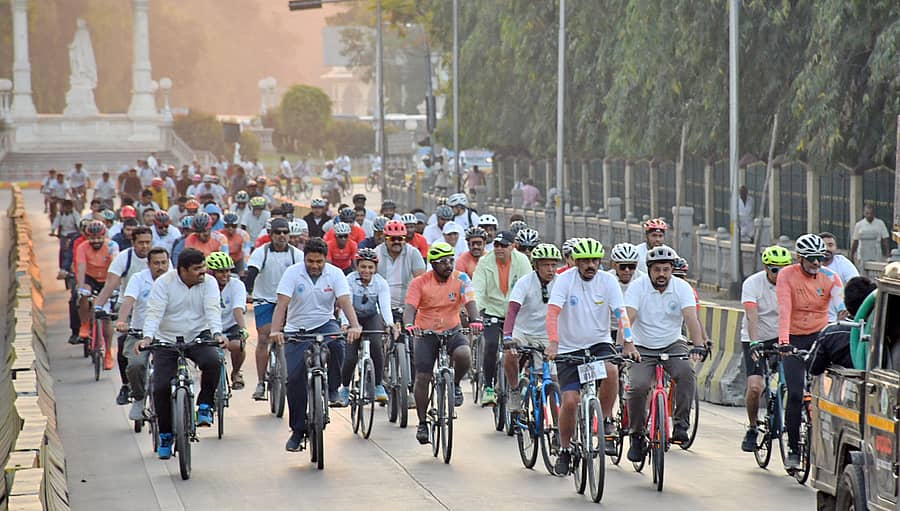ಮೈಸೂರಿನ ಪ್ರಮುಖ ರಸ್ತೆಗಳಲ್ಲಿ ಶನಿವಾರ ‘ಸ್ವಚ್ಛತಾ ಸೈಕಲ್ ಜಾಥಾ’ ನಡೆಯಿತು
