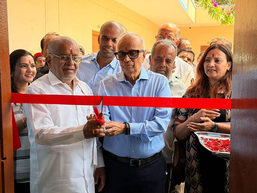 ಮೈಸೂರು ತಾಲ್ಲೂಕು ಗುಂಗ್ರಾಲ್‌ಛತ್ರ ಗ್ರಾಮದ ಸರ್ಕಾರಿ ಪ್ರೌಢಶಾಲೆಯಲ್ಲಿ ನೂತನ ಗ್ರಂಥಾಲಯವನ್ನು ಶಾಸಕ ಜಿ.ಟಿ. ದೇವೇಗೌಡ ಶನಿವಾರ ಉದ್ಘಾಟಿಸಿದರು