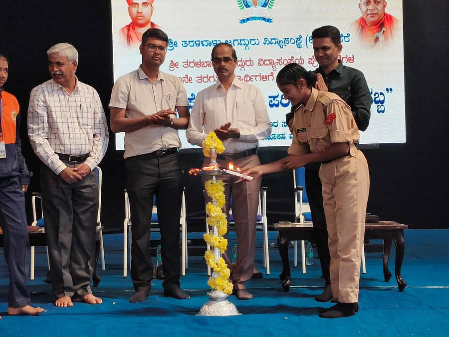 ಸಿರಿಗೆರೆಯಲ್ಲಿ ಶನಿವಾರ ಪರೀಕ್ಷೆ ಒಂದು ಹಬ್ಬ ಕಾರ್ಯಕ್ರಮವನ್ನು ಉದ್ಘಾಟಿಸಲಾಯಿತು