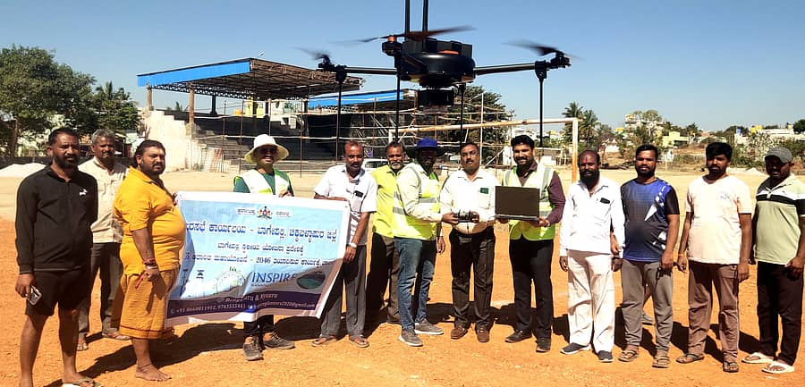 ಜಿಐಎಸ್ ಆಧಾರಿತ ಮಹಾಯೋಜನೆ ತಯಾರಿಸುವ ಕಾರ್ಯಕ್ಕೆ ಬಾಗೇಪಲ್ಲಿ ತಾಲ್ಲೂಕು ಮಿನಿ ಕ್ರೀಡಾಂಗಣದಲ್ಲಿ ಪುರಸಭಾ ಮುಖ್ಯಾಧಿಕಾರಿ ಎಂ.ಶ್ರೀನಿವಾಸ್ ಚಾಲನೆ ನೀಡಿದರು