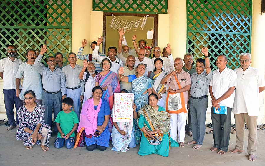 ಮೈಸೂರಿನ ಭಾರತೀಯ ಶೈಕ್ಷಣಿಕ ರಂಗಭೂಮಿ ಸಂಸ್ಥೆ ಸಭಾಂಗಣದಲ್ಲಿ ಬದನವಾಳು ಸತ್ಯಾಗ್ರಹ ಸಮಿತಿಯು ಆಯೋಜಿಸಿದ್ದ ಸಭೆಯಲ್ಲಿ ಹೋರಾಟಗಾರರು ಭಾಗವಹಿಸಿದ್ದರು