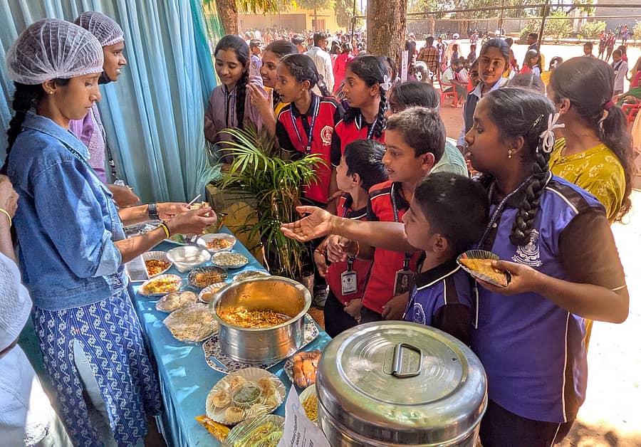 ಶಿಡ್ಲಘಟ್ಟ ಮಳ್ಳೂರಿನ ಸ್ವಾಮಿ ವಿವೇಕಾನಂದ ಪದವಿ ಕಾಲೇಜಿನಲ್ಲಿ ಆಹಾರ ಮೇಳ ನಡೆಯಿತು