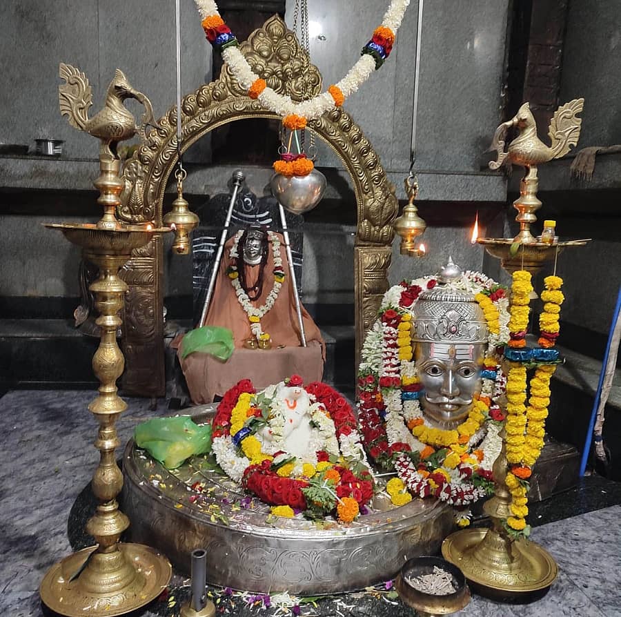 ಕೂಡಲಸಂಗಮದಲ್ಲಿ ಶಿವರಾತ್ರಿಯ ಅಂಗವಾಗಿ ಸಂಗಮನಾಥ ದೇವರ ಮೂರ್ತಿಗೆ ಪೂಜೆ ಸಲ್ಲಿಸಲಾಯಿತು