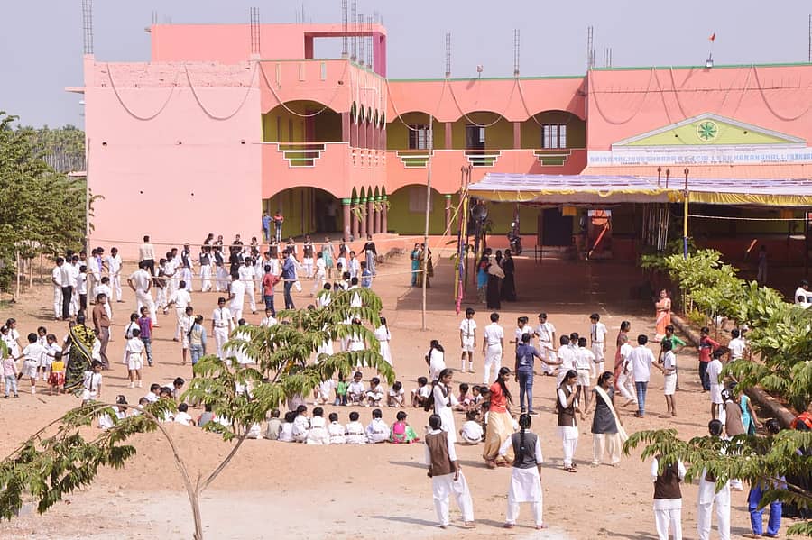 ಬಸವಾಪಟ್ಟಣ ಸಮೀಪದ ಹರನಹಳ್ಳಿ ಕೆಂಗಾಪುರದಲ್ಲಿರುವ ರಾಮಲಿಂಗೇಶ್ವರ ವಿದ್ಯಾಪೀಠ