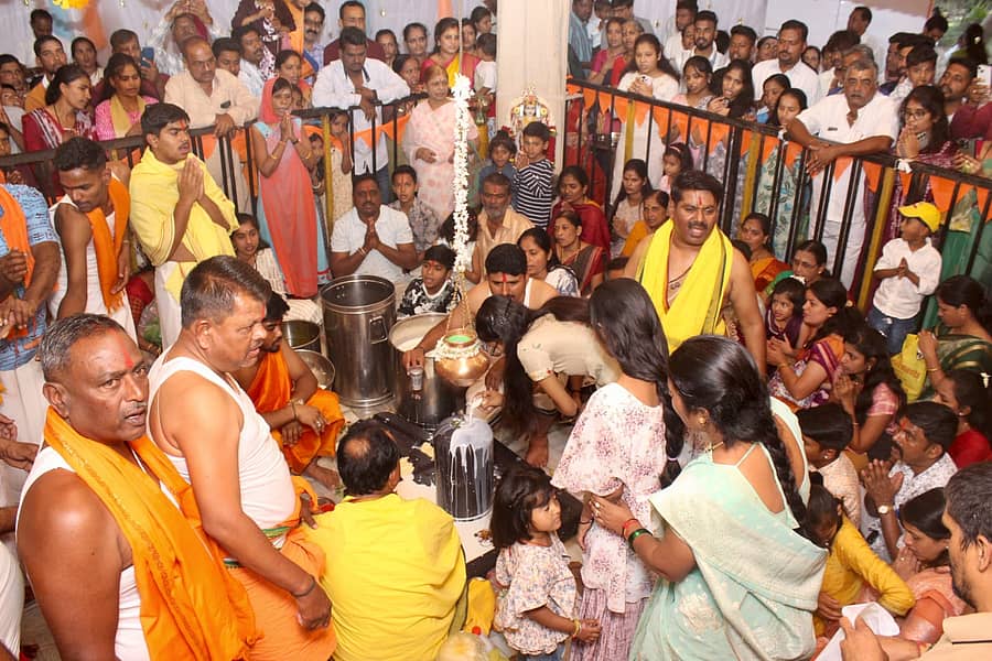 <div class="paragraphs"><p>ಬಾಗಲಕೋಟೆಯ ಸತ್ಯಂ ಶಿವಂ ಸುದರಂ ದೇವಸ್ಥಾನದಲ್ಲಿ ಭಾನುವಾರ ಮಹಾಶಿವರಾತ್ರಿ ಅಂಗವಾಗಿ ಪೂಜೆ ಸಲ್ಲಿಸಲಾಯಿತು</p></div>