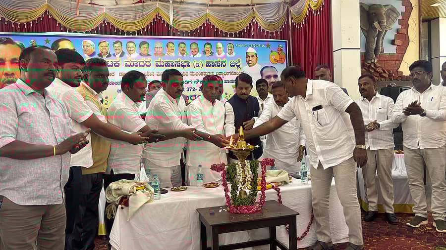 ಹಾಸನದಲ್ಲಿ ಶುಕ್ರವಾರ ನಡೆದ ಮಾದಿಗ ಮಹಾಸಭಾ ಸದಸ್ಯತ್ವ ನೋಂದಣಿ ಅಭಿಯಾನವನ್ನು ಸಚಿವ ಕೆ.ಎಚ್‌. ಮುನಿಯಪ್ಪ ಉದ್ಘಾಟಿಸಿದರು 