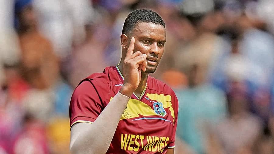 <div class="paragraphs"><p>ನಾಲ್ಕು ವಿಕೆಟ್‌ ಪಡೆದ ಜೇಸನ್‌ ಹೋಲ್ಡರ್‌ </p></div>