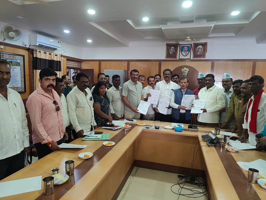 ದಾವಣಗೆರೆ ದಕ್ಷಿಣ ವಿಧಾನಸಭಾ ಕ್ಷೇತ್ರದ ಅಂತಿಮ ಮತದಾರರ ಪಟ್ಟಿಯನ್ನು ಜಿಲ್ಲಾಧಿಕಾರಿ ಜಿ.ಎಂ.ಗಂಗಾಧರಸ್ವಾಮಿ ಪ್ರಕಟಿಸಿದರು