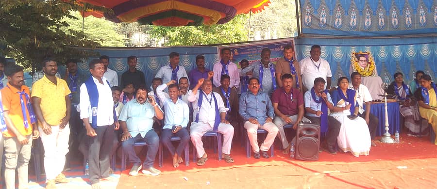 ನರಸಿಂಹರಾಜಪುರದ ತಾಲ್ಲೂಕು ಕಚೇರಿ ಮುಂಭಾಗದಲ್ಲಿ ಕರ್ನಾಟಕ ದಲಿತ ಸಂಘರ್ಷ ಸಮಿತಿ(ಪ್ರೊ.ಕೃಷ್ಣಪ್ಪ ಸ್ಥಾಪಿತ)ಯಿಂದ ಸೋಮವಾರ ದಿಂದ ಅಹೋರಾತ್ರಿ ಪ್ರತಿಭಟನೆ ಆರಂಭಿಸಿದರು