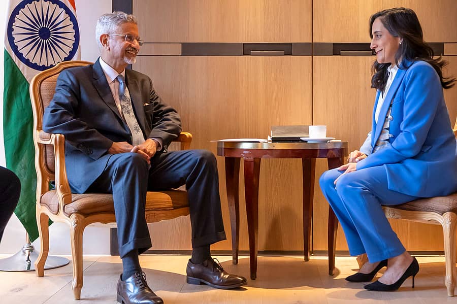 <div class="paragraphs"><p>ಜರ್ಮನಿಯ ಮ್ಯೂನಿಚ್‌ನಲ್ಲಿ ನಡೆದ 62ನೇ ಭದ್ರತಾ ಸಮಾವೇಶದಲ್ಲಿ ಭಾರತ ಹಾಗೂ ಕೆನಡಾದ ವಿದೇಶಾಂಗ ಸಚಿವರಾದ ಎಸ್‌. ಜೈಶಂಕರ್ ಮತ್ತು ಅನಿತಾ ಆನಂದ್ ಅವರು ಮಾತುಕತೆ ನಡೆಸಿದರು</p></div>