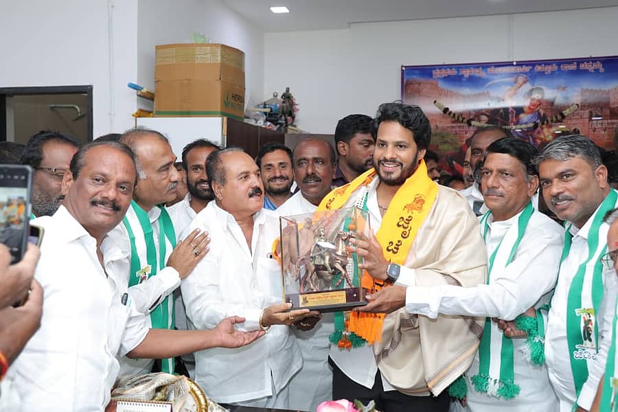 <div class="paragraphs"><p>ನಿಖಿಲ್ ಕುಮಾರಸ್ವಾಮಿ</p></div>