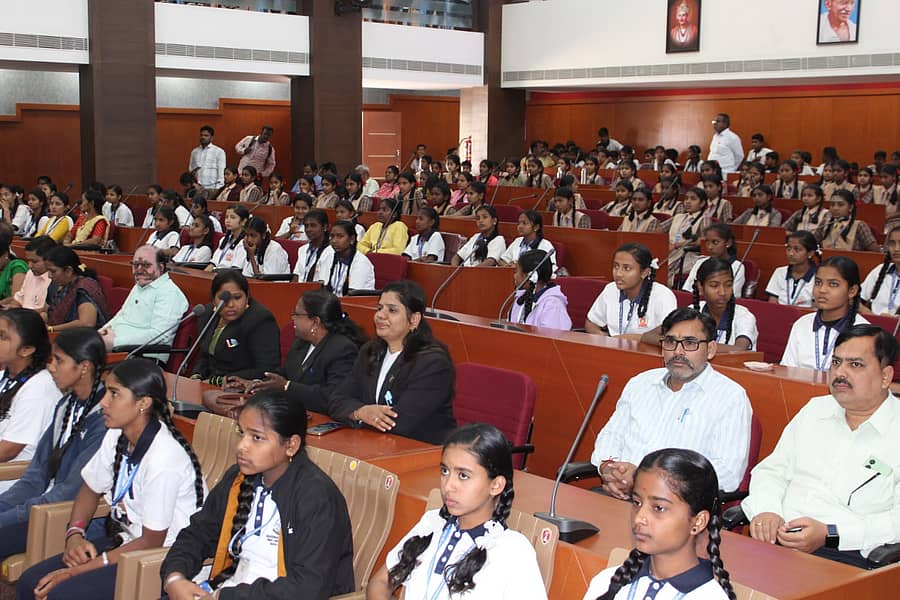 ಬಾಗಲಕೋಟೆಯಲ್ಲಿ ಆಯೋಜಿಸಿದ್ದ ಬಾಲ್ಯ ವಿವಾಹ ತಡೆಗಟ್ಟುವಲ್ಲಿ ಮಕ್ಕಳ ಪಾತ್ರ ಕುರಿತ ಕಾರ್ಯಾಗಾರದಲ್ಲಿ ಪಾಲ್ಗೊಂಡಿದ್ದ ಮಕ್ಕಳು, ಅಧಿಕಾರಿಗಳು