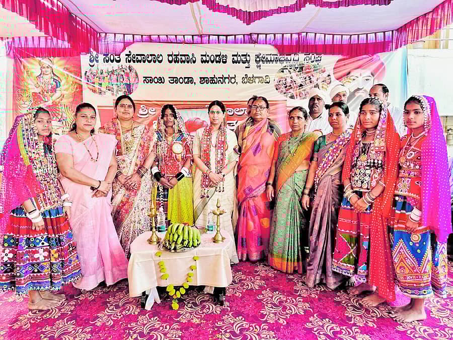 <div class="paragraphs"><p>ಬೆಳಗಾವಿಯ ಶಾಹೂ ನಗರದ ಸಾಯಿ ತಾಂಡಾದಲ್ಲಿ ಭಾನುವಾರ ಹಮ್ಮಿಕೊಂಡಿದ್ದ ಸಂತ ಸೇವಾಲಾಲ ಮಹಾರಾಜರ ಜಯಂತ್ಯುತ್ಸವದಲ್ಲಿ ಲಕ್ಷ್ಮಿ ಹೆಬ್ಬಾಳಕರ ಪಾಲ್ಗೊಂಡಿದ್ದರು</p></div>