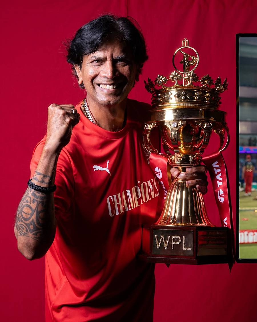 ಡಬ್ಲ್ಯುಪಿಎಲ್ ಟ್ರೋಫಿಯೊಂದಿಗೆ ಆರ್.ಎಕ್ಸ್‌. ಮುರಳೀಧರ್ 