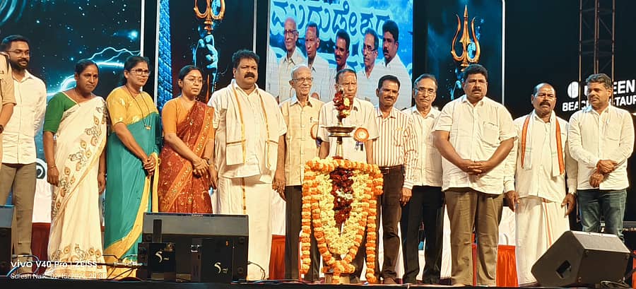 ಮುರುಡೇಶ್ವರದಲ್ಲಿ ನಡೆದ ಶಿವರಾತ್ರಿ ಅಹೋರಾತ್ರಿ ಸಾಂಸ್ಕೃತಿಕ ಜಾಗರಣಾ ಕಾರ್ಯಕ್ರಮವನ್ನು ಸಚಿವ ಮಂಕಾಳ ವೈದ್ಯ ಉದ್ಘಾಟಿಸಿದರು