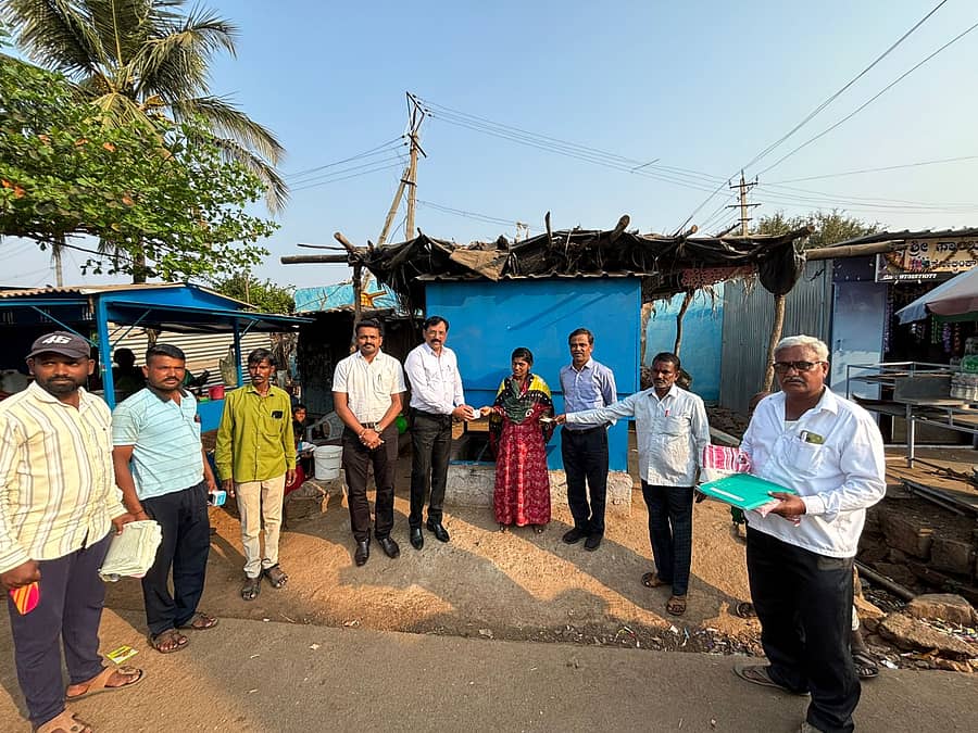 ಜಿಲ್ಲಾ ಪಂಚಾಯಿತಿ ಉಪಕಾರ್ಯದರ್ಶಿ ಎನ್.ವೈ.ಬಸರಿಗಿಡದ ಹಾಗೂ ಸಿಬ್ಬಂದಿ ಗುಳೇದಗುಡ್ಡ ತಾಲ್ಲೂಕಿನ ವಿವಿಧ ಗ್ರಾಮ ಪಂಚಾಯಿತಿಗಳಿಗೆ ಭೇಟಿ ನೀಡಿ ಕರ ವಸೂಲು ಮಾಡಿದರು