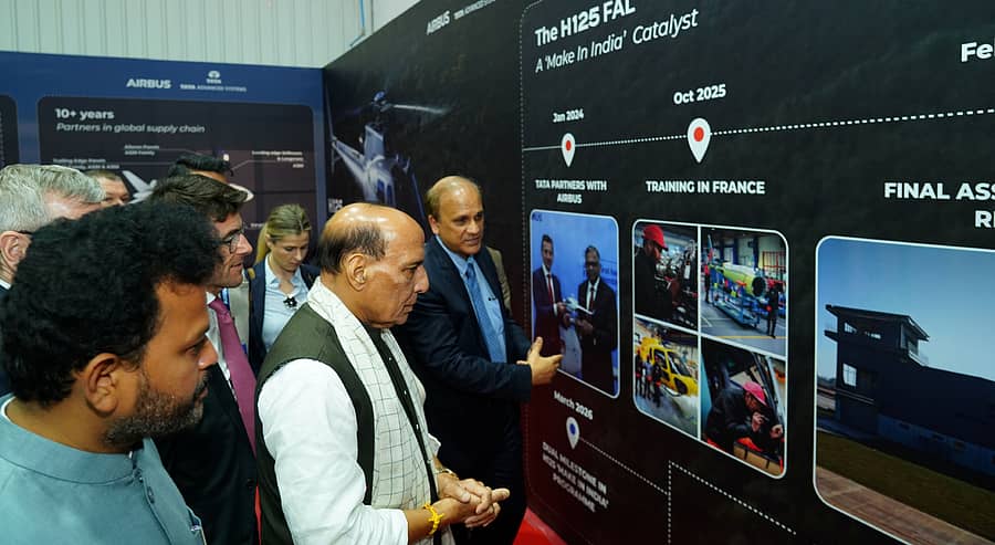 ಕೋಲಾರ ತಾಲ್ಲೂಕಿನ ವೇಮಗಲ್ ಕೈಗಾರಿಕಾ ಪ್ರದೇಶದಲ್ಲಿ ತಲೆಎತ್ತಿರುವ ಟಾಟಾ ಅಡ್ವಾನ್ಸ್ಡ್ ಸಿಸ್ಟಮ್ಸ್ ಲಿಮಿಟೆಡ್ (ಟಿಎಎಸ್ಎಲ್) ಏರ್ಬಸ್ ಎಚ್ 125 ಹೆಲಿಕಾಪ್ಟರ್ ಅಂತಿಮ ಜೋಡಣಾ ಘಟಕದ ಉದ್ಘಾಟನೆ ವೇಳೆ ರಕ್ಷಣಾ ಸಚಿವ ರಾಜನಾಥ್ ಸಿಂಗ್ ಜೋಡಣೆ ವಿಧಾನ ವೀಕ್ಷಿಸಿದರು