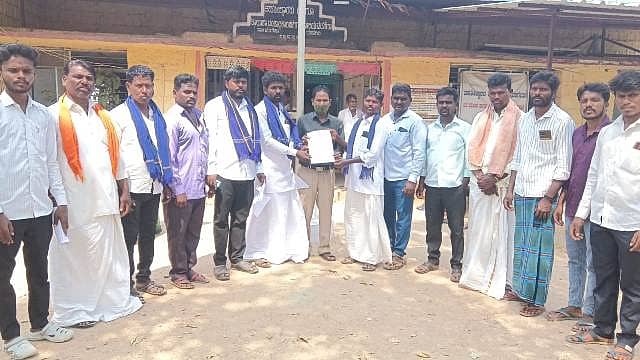 ಕರ್ನಾಟಕ ದಲಿತ ಸಂಘರ್ಷ ಸಮಿತಿ (ಸಂಯೋಜಕ ) ಜಿಲ್ಲಾ ಸಮಿತಿ ವತಿಯಿಂದವಡಗೇರಾ ತಹಶೀಲ್ದಾರ್ ಅವರಿಗೆ ಮನವಿಯನ್ನು ಸಲ್ಲಿಸಲಾಯಿತು