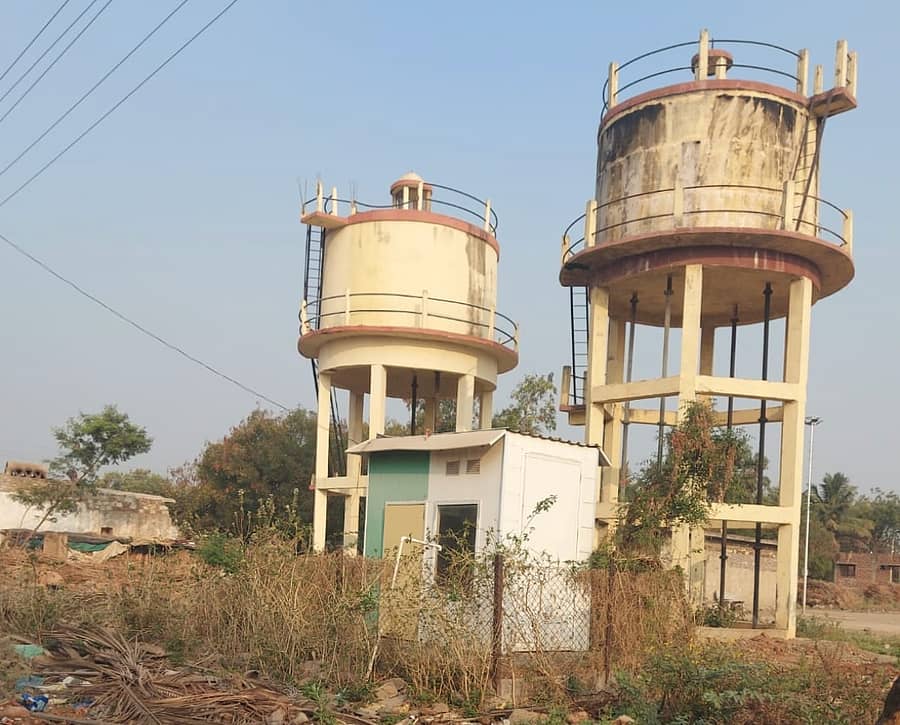 ನಾಲತವಾಡ ಸಮೀಪದ ಲೊಟಗೇರಿ ಗ್ರಾಮಕ್ಕೆ ಶುದ್ಧ ಕುಡಿಯುವ ನೀರಿನ ಪೂರೈಸದೇ ಬಂದ್‌ ಆಗಿರುವ ಓವರ್‌ ಹೆಡ್‌ ಟ್ಯಾಂಕ್‌ಗಳು