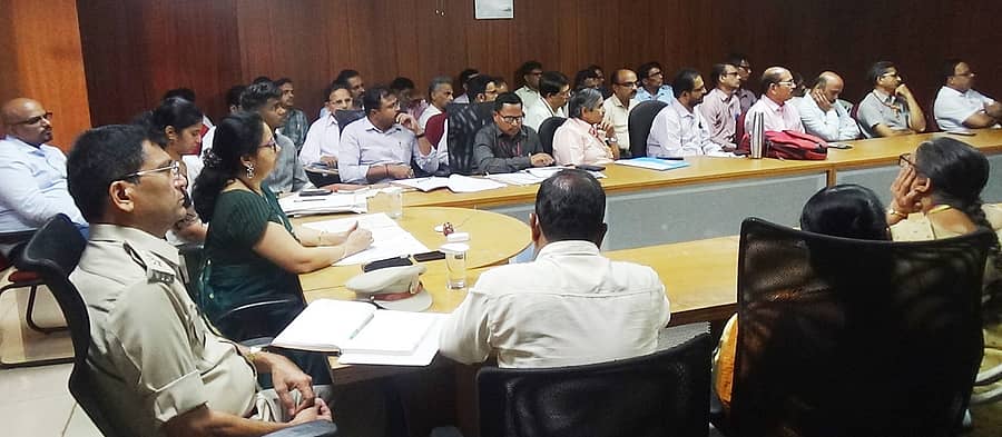 <div class="paragraphs"><p>ಜಿಲ್ಲಾಧಿಕಾರಿ ಸ್ವರೂಪಾ ಟಿ.ಕೆ. ಅಧ್ಯಕ್ಷತೆಯಲ್ಲಿ ಸಭೆ ಜರುಗಿತು</p></div>