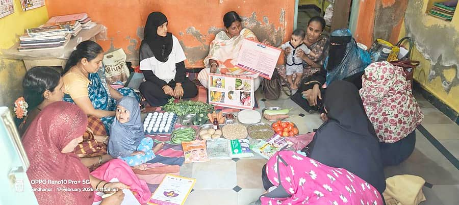ಸಿಂಧನೂರಿನ ಬಡಿಬೇಸ್ ಅಂಗನವಾಡಿ ಕೇಂದ್ರದಲ್ಲಿ ಮಂಗಳವಾರ ‘ಆರೋಗ್ಯವಂತ ತಾಯಿ ಆರೋಗ್ಯವಂತ ಮಗು’ ಅಭಿಯಾನ ಅಂಗವಾಗಿ ತಾಯಂದಿರ ಸಭೆ ನಡೆಯಿತು