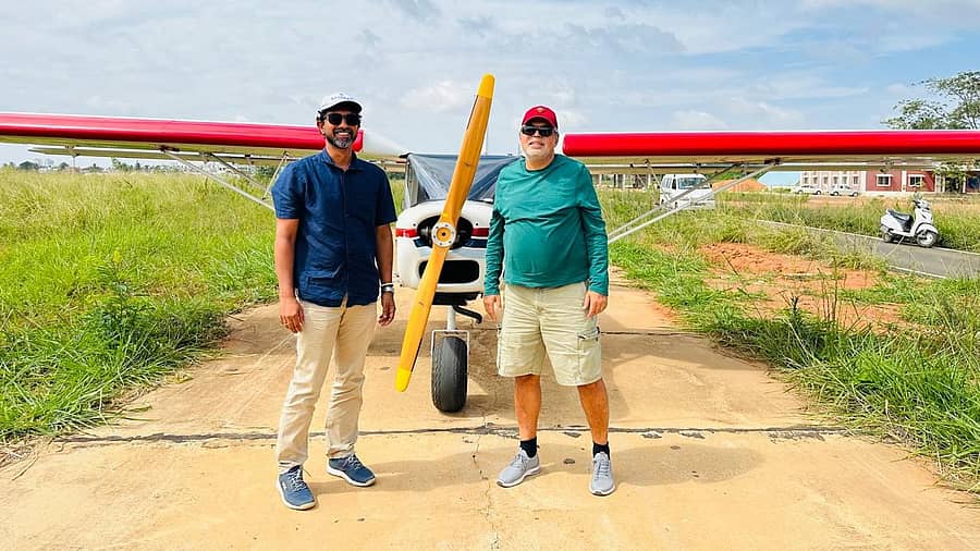 <div class="paragraphs"><p>ಕ್ಯಾಪ್ಟನ್ ಅರವಿಂದ ಶರ್ಮ (ಬಲ)</p></div>