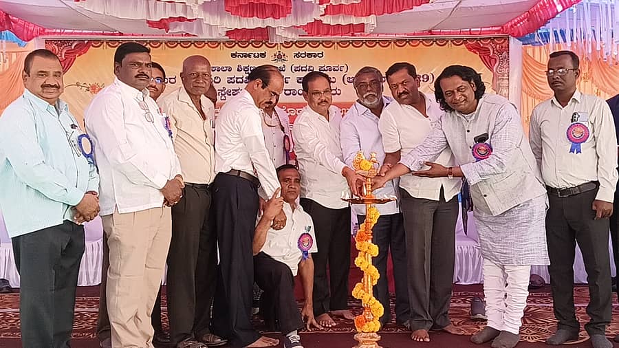 ರಾಯಚೂರಿನ ಬಾಲಕಿಯರ ಸರ್ಕಾರಿ ಪದವಿ ಪೂರ್ವಕಾಲೇಜು ಮೈದಾನದಲ್ಲಿ ಆಯೋಜಿಸಿದ್ದ ಕಾಲೇಜು ವಾರ್ಷಿಕೋತ್ಸವ, ಪ್ರತಿಭಾ ಪುರಸ್ಕಾರ ಮತ್ತು ದ್ವಿತೀಯ ಪಿಯುಸಿ ವಿದ್ಯಾರ್ಥಿನಿಯರಿಗೆ ಬೀಳ್ಕೊಡುಗೆ ಸಮಾರಂಭವನ್ನು ನಗರ ಶಾಸಕ ಡಾ.ಶಿವರಾಜ ಪಾಟೀಲ ಉದ್ಘಾಟಿಸಿದರು