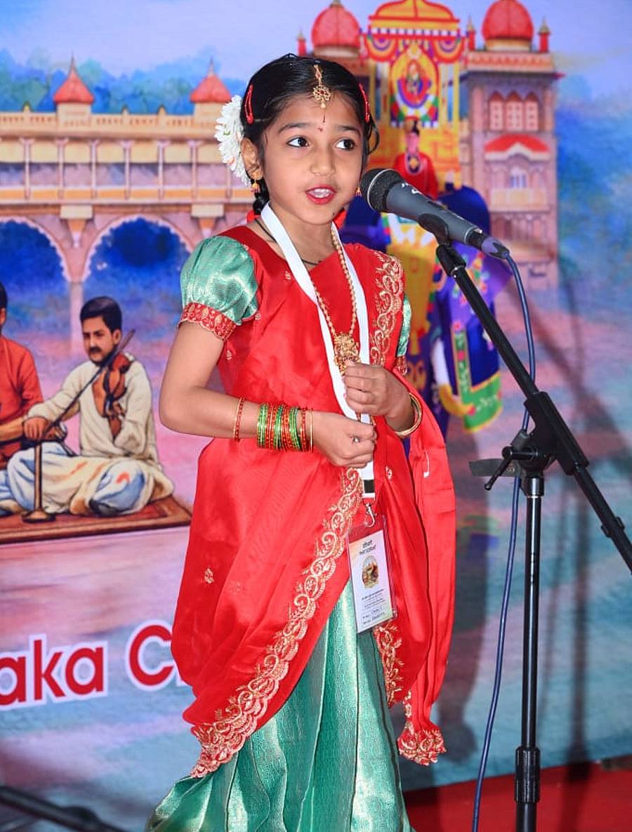 ಕಿರಿಯರ ವಿಭಾಗದ ಕರ್ನಾಟಕ ಶೈಲಿಯ ಜಾನಪದ ಗಾಯನದಲ್ಲಿ ಪ್ರಥಮ ಸ್ಥಾನ ಪಡೆದ ಕರ್ನಾಟಕದ ಎಸ್. ಚಾರ್ಮಿ