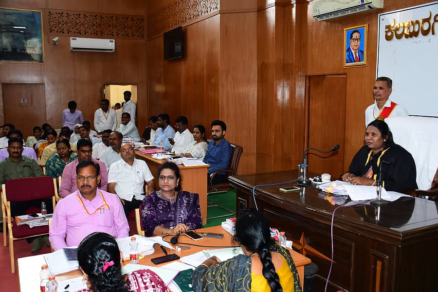 ಮೇಯರ್‌ ವರ್ಷಾ ಜಾನೆ ಅಧ್ಯಕ್ಷತೆಯಲ್ಲಿ ಬುಧವಾರ ಕಲಬುರಗಿ ಮಹಾನಗರ ಪಾಲಿಕೆ ಸಾಮಾನ್ಯ ಸಭೆ ನಡೆಯಿತು