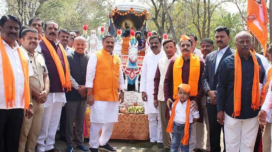 ಬಾಗಲಕೋಟೆಯಲ್ಲಿ ಶಿವಾಜಿ ಮಹಾರಾಜರ ಜಯಂತಿ ಅಂಗವಾಗಿ ನಡೆದ ಶಿವಾಜಿ ಚಿತ್ರದ ಮೆರವಣಿಗೆಗೆ ರಾಜ್ಯಸಭಾ ಸದಸ್ಯ ನಾರಾಯಣಸಾ ಭಾಂಡಗೆ ಚಾಲನೆ ನೀಡಿದರು