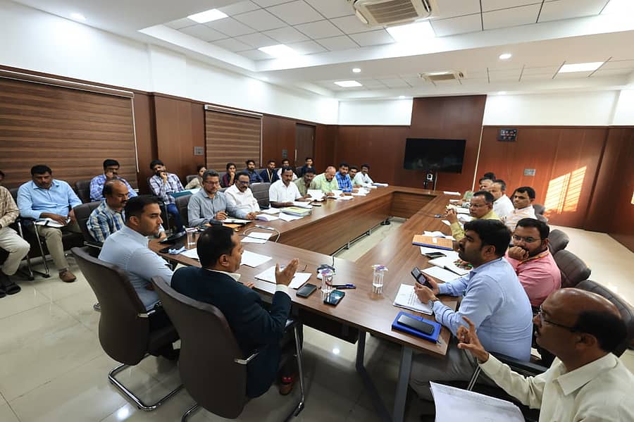 ಬಳ್ಳಾರಿ ನಗರದ ಹೊಸ ಜಿಲ್ಲಾಧಿಕಾರಿ ಕಚೇರಿಯಲ್ಲಿ ಗುರುವಾರ ಜಿಲ್ಲಾ ವಿಪತ್ತು ನಿರ್ವಹಣಾ ಪ್ರಾಧಿಕಾರದ ಸಭೆ ನಡೆಯಿತು