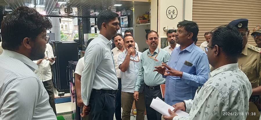 ಬಸವನಬಾಗೇವಾಡಿ ತಾಲ್ಲೂಕಿನ  ಮೆಗಾ ಮಾರುಕಟ್ಟೆ ಕಾಮಗಾರಿಯನ್ನು ವಿಜಯಪುರ ಜಿಲ್ಲಾಧಿಕಾರಿ ಡಾ.ಆನಂದ ಕೆ.,ಪರಿಶೀಲಿಸಿದರು 