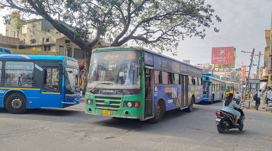 ಆನೇಕಲ್‌ನ ದೇವರಕೊಂಡಪ್ಪ ವೃತ್ತದಲ್ಲಿನ ವಾಹನ ದಟ್ಟಣೆ