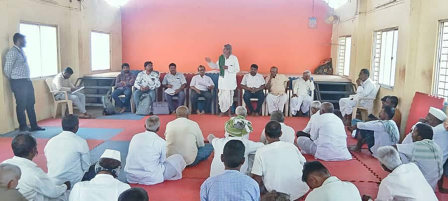 <div class="paragraphs"><p>ಬೀಳಗಿ ತಾಲ್ಲೂಕಿನ ತೋಳಮಟ್ಟಿ ಗ್ರಾಮದಲ್ಲಿ ಪೋಡಿ ಮುಕ್ತ ಗ್ರಾಮ ಅಭಿಯಾನ ನಡೆಯಿತು</p></div>